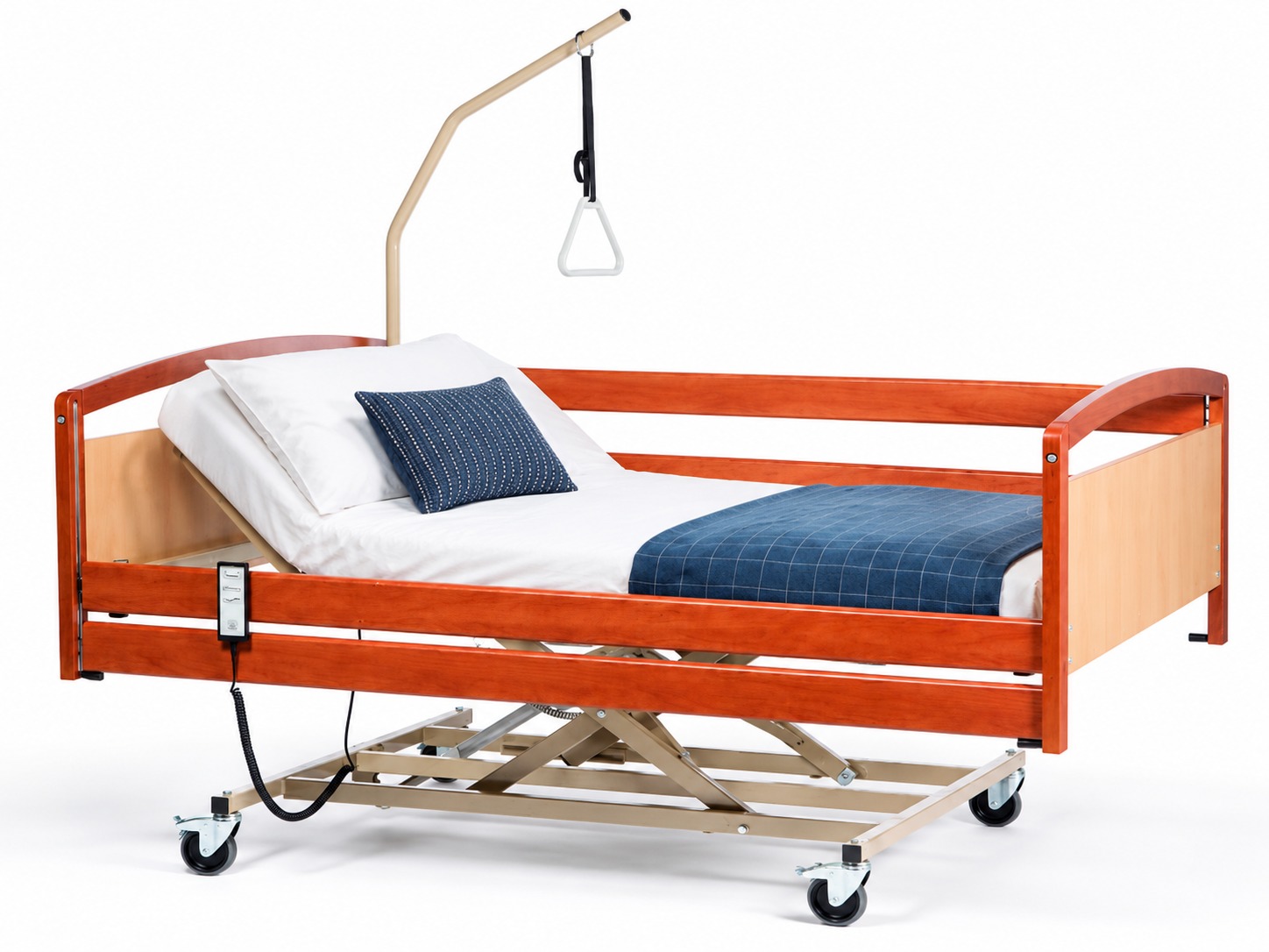Lit grande largeur Interval de Vermeiren avec barrières en bois, matelas, drap, oreiller et coussin bleu